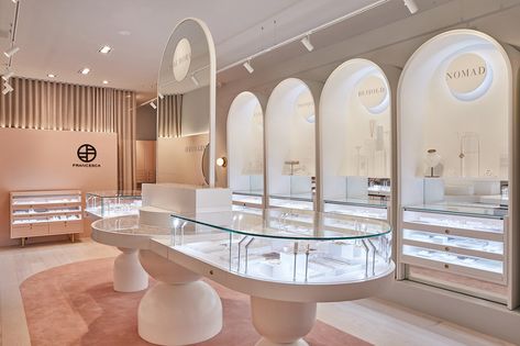 Luxury Jewelry Shop, Jewelry Shop Display, Jewelry Store Interior, Jewelry Store Design, Jewellery Shop Design, Retail Interior Design, Showroom Interior Design, Jewellery Showroom, Store Interiors