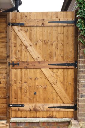 Wooden Gate Plans, Garden Gates Wooden, Building A Wooden Gate, Building A Gate, Wooden Garden Gate, Building Garden, Wooden Gate, Side Gates, Wood Gate