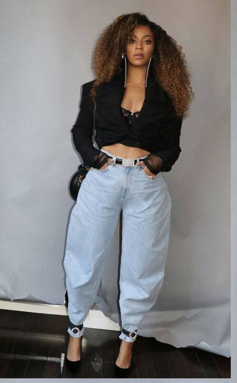 Hairstylist Attire Outfits, High Rise Tapered Jeans Outfit, High Fashion Inspo Outfits, V Day Outfit Valentines, Poetry Slam Outfit, Outfits With Sparkly Boots, Happy Hour Outfit Black Women, Beyonce Casual Outfits, Sneaker Outfits Women Street Chic