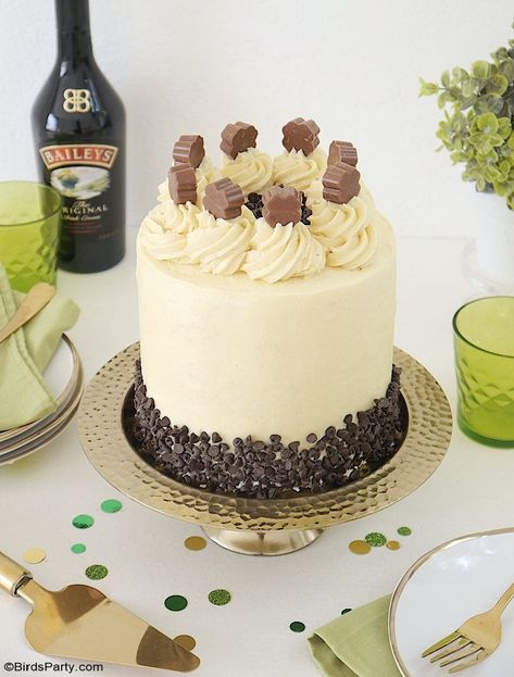 Condensed Milk Frosting, Russian Buttercream, Milk Frosting, Irish Cake, Party Salad, Baileys Cake, Frosting Buttercream, Baileys Recipes, Sweet Condensed Milk