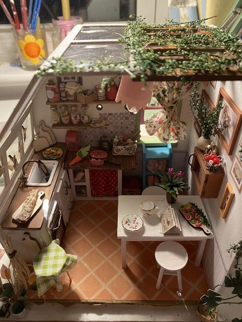 Zimmer Diy, Mini Room, Doll Furniture Diy, Mini Doll House, Doll House Plans, Doll House Crafts, Cardboard House, Mini Craft, Miniature Rooms