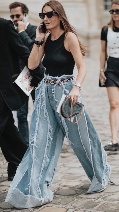 Spring 2023 Menswear Street Style – theFashionSpot Looks Total Jeans, Fall Trends Outfits, Jeans Street Style, Denim Ideas, All Jeans, Couture Mode, Denim Trends, Denim And Lace, Haute Couture Fashion