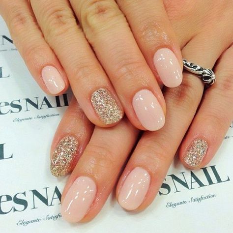 Beautiful, Sophisticated & Bridal-Worthy Manicures #weddingnails #nails #manicure Natural Looking Acrylic Nails, Neutral Nails Acrylic, Ideas For Nails, Glitter Manicure, Accent Nail, Super Nails, Round Nails, Nails Polish, Sparkly Nails