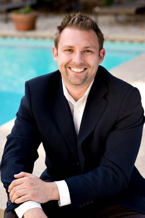 Image result for innovative business portraits realtor Relaxed Headshots, Men's Headshots, Business Poses, Real Estate Headshots, Men Headshots, Headshot Business, Outdoor Headshots, Portrait Headshots, Headshot Inspiration