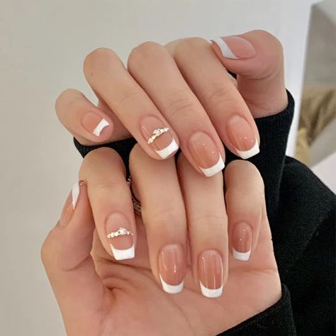 Acrylic Nails Nude, Short Fake Nails, White French Tip, Manicure Gel, Fake Nails With Glue, Nail Forms, White French, Nail Patterns, Nail Length