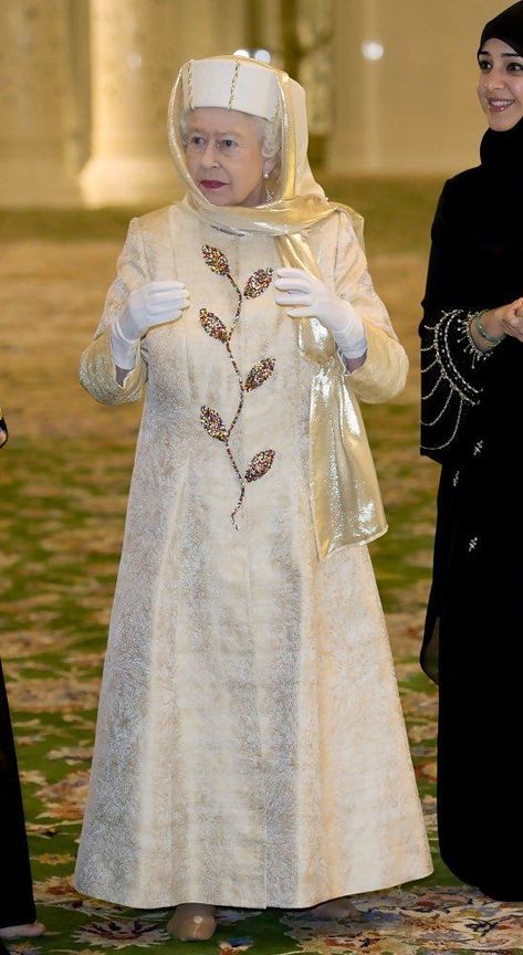 Ratu Elizabeth, Brocade Coat, The Queen Of England, Queen Elisabeth, Queen Hat, Rainha Elizabeth Ii, Sheikh Mohammed, Sheikh Zayed Grand Mosque, Reine Elizabeth Ii