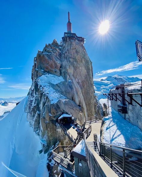 Chamonix cable car: Aiguille du Midi - Mont-Blanc cable car - Mont-Blanc Natural Resort Mont Blanc France, Europe 2024, Chamonix Mont Blanc, Cable Car, French Alps, Paracord Bracelet, Car Park, Mountaineering, Amazing Places