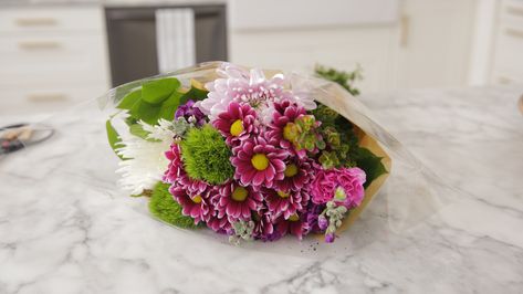 Turn 1 Super-Cheap Costco Bouquet into 3 Cute Arrangements — Grocery Store Flowers Sams Club Wedding Flowers, Sams Club Flowers, Cheap Flower Arrangements, Costco Flowers, Garden Hacks Diy, Cheap Flowers, Fresh Flowers Arrangements, Color Shapes, Wedding Package