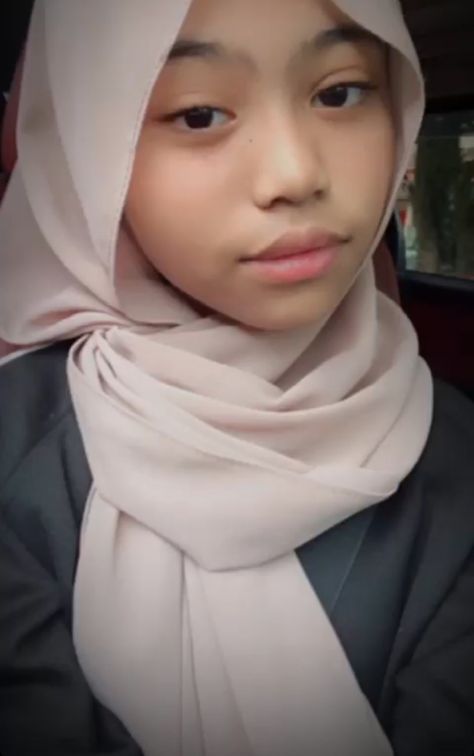 Modal Lancap, Malay Girl, Awek Melayu, Foto Cewek Hijab Aesthetic, Hijab Teen, Awek Tudung, Neckwear Women, Hijab Aesthetic, Arabian Beauty Women