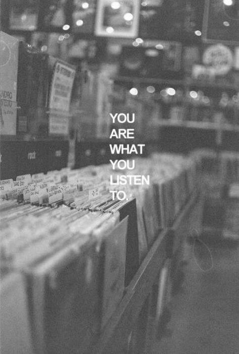 What I'm listening? Ok... Motionless in white, black veil brides, pierce the veil, my chemical romance, icon of hire, falling in reverse, bring me the horizon... Phil Collins, I'm With The Band, Cnblue, Six Feet Under, I Love Music, Imagine Dragons, My Chemical, Record Player, All Music