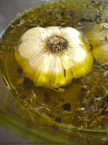 64 sq ft kitchen: How To Make Roasted Garlic Oil in 3 Easy Steps / Comment Préparer L'huile D'ail En 3 Etapes Faciles Roasted Garlic Oil, Garlic Infused Olive Oil, Dipping Oil, Garlic Oil, Infused Olive Oil, Olive Oils, Garlic Recipes, Flavored Oils, Infused Oils