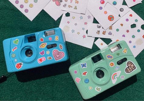 Stickers On Camera Aesthetic, Decorating Disposable Camera, Cute Disposable Camera, Film Camera Decoration, Disposable Camera Decorating, Decorated Disposable Camera, Disposable Camera Gift, Kodak M35 Pictures, Aesthetic Disposable Camera