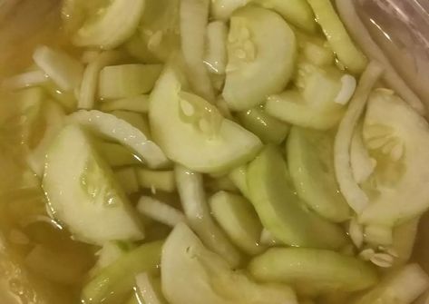 Vinegar Dressing Recipe, Pickled Cucumbers And Onions, Cucumber Onion Salad, Cucumber Salad Vinegar, Vinegar Cucumbers, Salad Cucumber, Dressing Salad, Marinated Cucumbers, Cucumbers And Onions