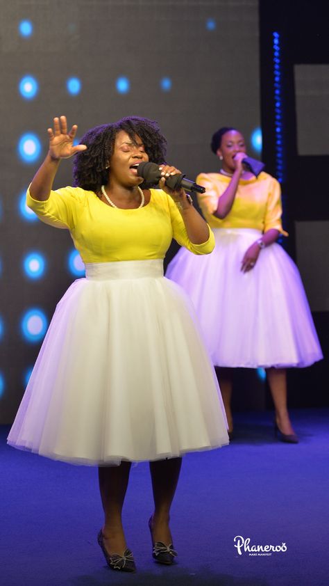 Hallelujah, Hallelujah, Kabaka Yesu, ye gwe afuga emirembe gyona (King Jesus, You reign forever more) bit.ly/Phaneroo372 #Praise #PhanerooOnlineService #LiveNow Choir Uniforms Youth, Choir Outfits, Classy Church Outfits, Choir Uniforms, Choir Dresses, Dress Patterns Diy, Fashion Pic, Lace Dress Styles, African Fashion Modern