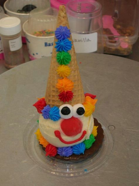 90's basket Robbins clown ice cream cone Clown Cones, Clown Cake, Baskin Robbins, A Clown, Ice Cream Party, Oui Oui, Ice Cream Cake, Sweet Memories, Ice Cream Cone