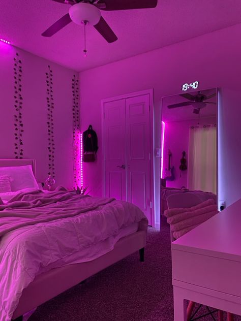 bedroom idea Baddie Room Ideas Aesthetic, Baddie Room Ideas, Baddie Bedroom, Baddie Room, Aesthetic Baddie, Room Organization Bedroom, Luxury Room Bedroom, Chill Room, Classy Bedroom