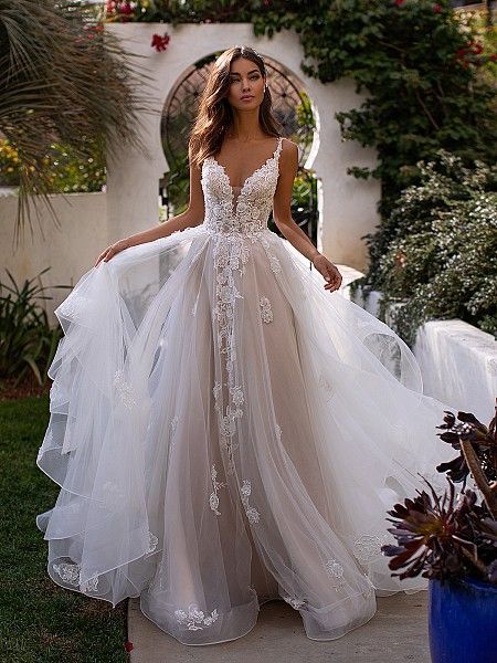 Wedding Dresses 3d Flowers, Moonlight Couture, Kain Tile, Long Bridal Gown, Tulle Wedding Gown, White Wedding Dress, A Wedding Dress, Dita Von Teese, Bridal Fashion Week