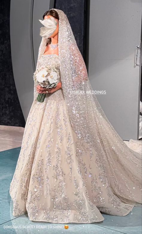 Arab Wedding Dress, Turkish Wedding Dress, Renda Kebaya, Wedding Outfit Ideas, Arabic Wedding Dresses, Outfits Long Sleeve, Long Sleeve Wedding Dresses, Bride Dress Simple, Sleeve Wedding Dresses