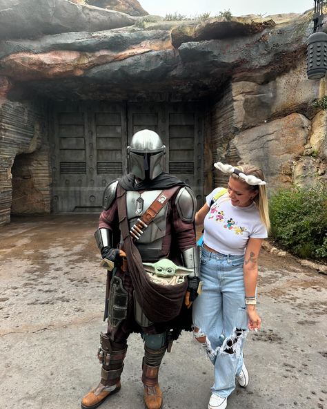 ⭐️ May the 4th be with you…. . . . #starwarsday #starwars #starwarsday2024 #hollywoodstudios #galaxysedge #galaxysedgedisneyworld #disneysprings #reycosplay #mandalorian #mando #grogu Mando And Grogu, Rey Cosplay, Star Wars Day, May The 4th, May The 4th Be With You, Galaxy's Edge, Disney Springs, Hollywood Studios, Costume Halloween