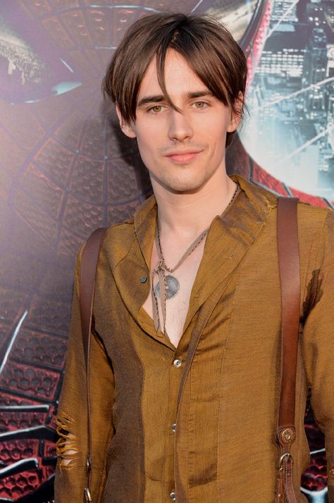 Reeve Carney; he was the bad boyfriend in Taylor swift's music video, and I couldn't pass up pinning reeve carney somewhere :D Reeve Carney, Bad Boyfriend, Taylor Swift Music Videos, Victorian London, Taylor Swift Music, Penny Dreadful, Dorian Gray, Vintage Carnival, Dream Guy