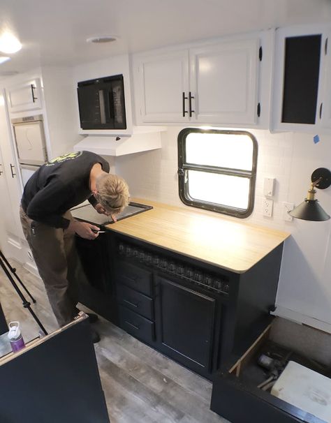 How To Remodel A Camper, Small Travel Trailer Remodel, Farmhouse Camper, Small Camper Interior, Small Travel Trailer, Camper Renovations, Motorhome Remodel, Glamper Camper, Rv Interior Remodel