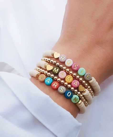 Pulseras Kandi, Letter Bead Bracelets, Polymer Clay Bracelet, Clay Bracelet, Diy Bracelet Designs, Letter Bracelet, Beads Bracelet Design, Gold Bead Bracelets, Beaded Bracelets Diy