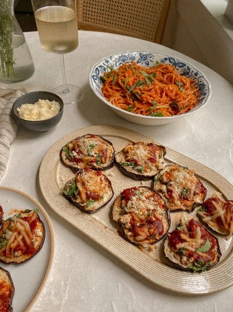 Eggplant Pizza, Eggplant Pizzas, Pizza Bites, Pretty Food, Easy Healthy Recipes, Aesthetic Food, Eggplant, Food Inspiration, Love Food