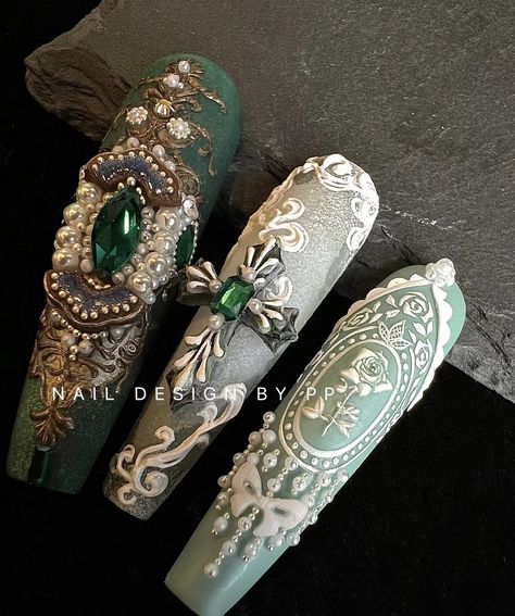 Medieval Nail Design, Royal Nail Art, Witch Nails Aesthetic, Frame Nails Design, Royal Nails Aesthetic, Victorian Nails Designs, Victorian Nail Art, Baroque Nail Art, Elaborate Nails