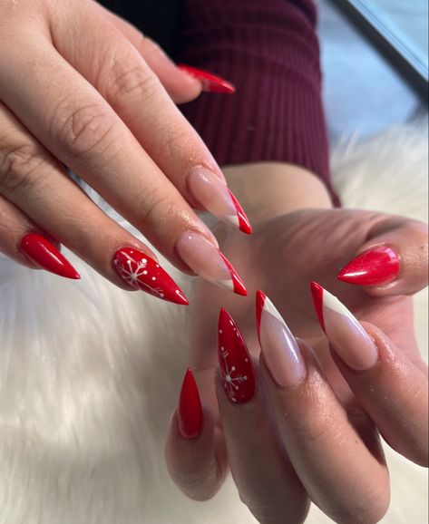 Red Christmas nails with snowflakes Red Nails With White Snowflakes, Red Nails Snowflake, Christmas Red Nail Designs, Pointy Christmas Nails, White And Red Nails Ideas, Red Nails With Snowflake, Red White Christmas Nails, Christmas Nails Ballerina, Xmas Nails Red