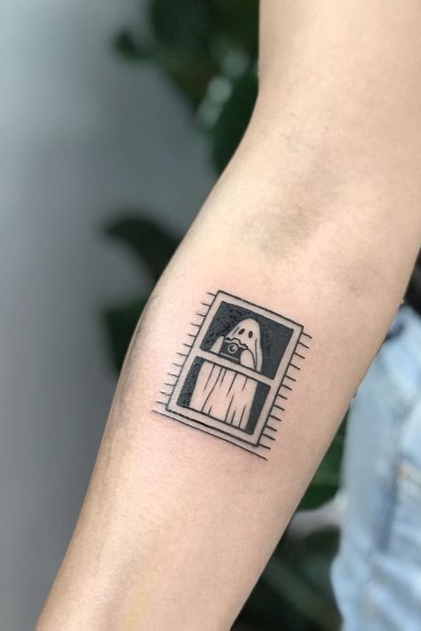 Tiny Ghost Tattoo Ideas & Inspiration Little Tattoos, Window Tattoo, Ghost Tattoos, Cute Halloween Tattoos, Ghost Tattoo, Spooky Tattoos, Halloween Tattoo, Halloween Tattoos, 문신 디자인