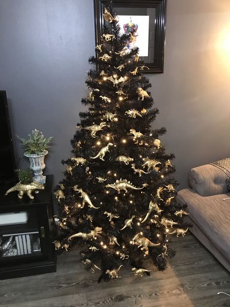 Small Christmas Tree Ideas, Dinosaur Christmas Tree, Black Christmas Tree, Small Christmas Tree, Black Christmas Trees, Small Christmas Trees, Simple Christmas Tree, Navidad Diy, Christmas Tree Ideas