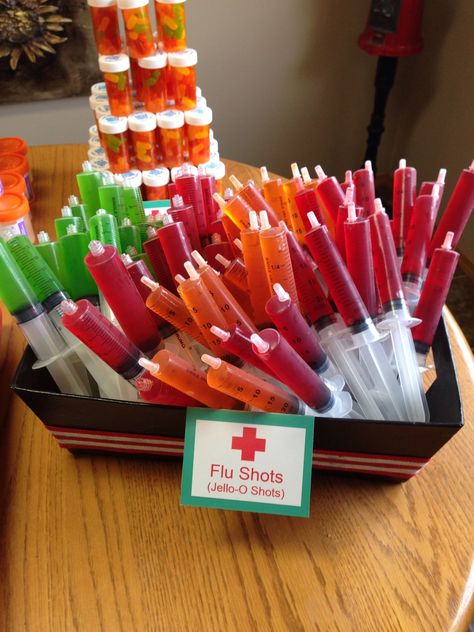 Med School Party, Jello Shots In Syringes, Shots In Syringes, Nurse Grad Parties, Medical Party, Doctor Party, Nursing School Graduation Party, Dekorasi Halloween, Nurse Party