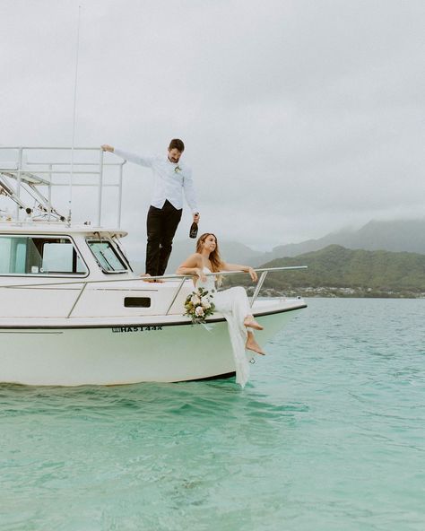 Boat Elopement, Big Island Wedding, Floristry Design, Beachside Wedding, Boat Wedding, Hawaii Destination Wedding, Hawaii Elopement, Oahu Wedding, Hawaii Photographer