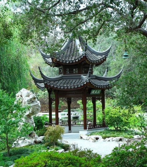 Chinese Garden Design, Pagoda Garden, Asian Architecture, Asian Garden, Japanese Garden Design, Chinese Landscape, Chinese Garden, Chinese Architecture, Beautiful Backyards