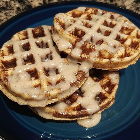 Keto & Low Carb (Tasty Recipes) | Keto Cinnamon Roll Chaffles 🧇 | Facebook Cinnamon Roll Chaffle, Cinnamon Roll Chaffles, Keto Cinnamon Roll, Keto Cinnamon, Keto Easy, Keto Cinnamon Rolls, Keto Ideas, Bowl Recipes, Keto Foods