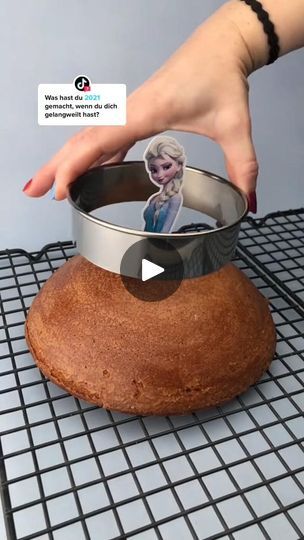 2.3M views · 24K reactions | @TikTok antworten  #cake #disney #elsa #princesscake cool #viral #xyzbca #FYP #reels #reelvideo #viralvideo #fypシ | Foodie beats Cupcake Cakes Pull Apart Birthday, Easy Elsa Cake, Simple Elsa Cake, Cake Elsa Frozen, Elsa Frozen Cake, Cake Elsa, Movie Cake, Elsa Cake Frozen, Disney Frozen Cake