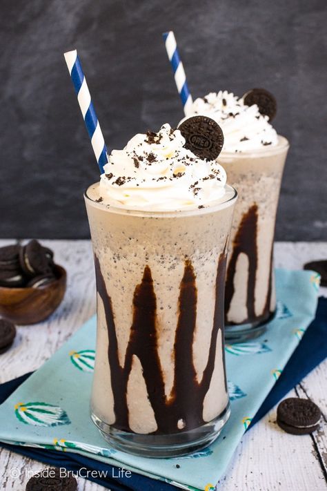 Oreo Milkshake Recipe, Bacardi Cocktail, Oreo Shake, Coffee Mocha, Oreo Milkshake, Coctails Recipes, Summer Coffee, Coffee Cookies, Milkshake Recipes