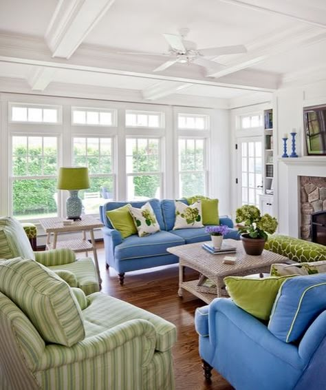 Blue And Green Living Room, Beach Style Living Room, Furnitur Ruang Keluarga, Squishy Toys, Blue Living Room Decor, Decor Videos, Green Furniture, Coastal Living Rooms, Room Color Schemes