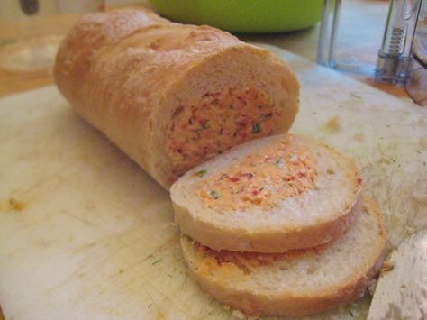 Cheese stuffed baguette Easy Party Food Recipes, Baguette Appetizer, Stuffed Baguette, Baguette Recipe, Party Food Recipes, Parchment Paper Baking, Easy Party Food, Easy Food Art, Cheese Stuffed