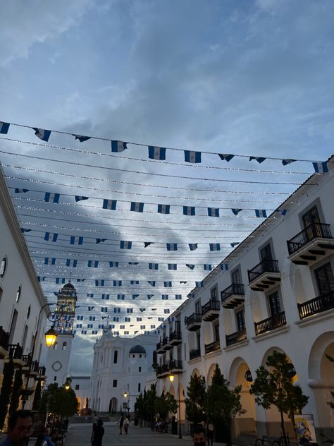 Guatemala aesthetic views sky 🌌 Guatemala City Aesthetic, Guatemalan Aesthetic, Guatemala Aesthetic Wallpaper, Antigua Guatemala Aesthetic, Guatemala Wallpaper, Guatemala Culture, Guatemala Aesthetic, El Salvador Travel, Aesthetic Views