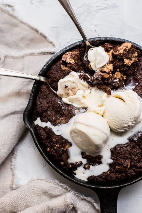 Brownie Skillet, Fudgy Vegan Brownies, Easy Chocolate Pudding, Skillet Brownie, Food Mill, Paleo Brownies, Molten Chocolate Lava Cake, Chocolate Pudding Cake, Molten Chocolate