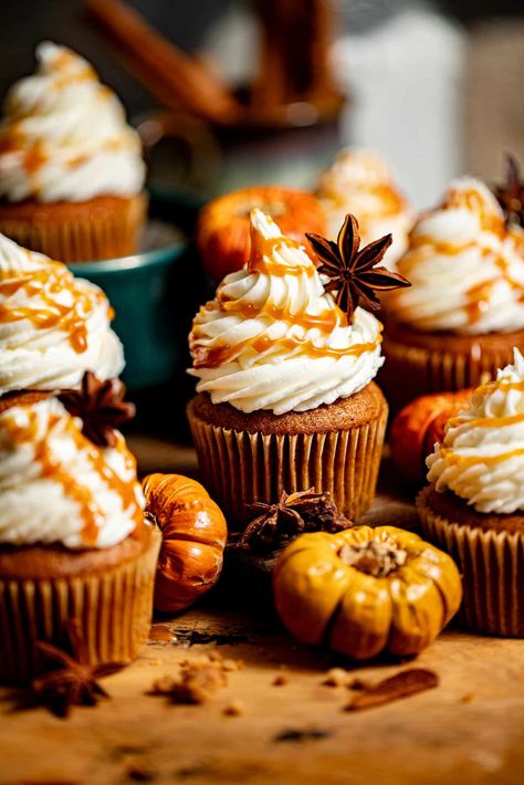 Salted Caramel Pumpkin Cupcakes Gluten Free Pumpkin Cupcakes, Easy Fall Treats, Pumpkin Cupcake Recipes, Autumn Cake, Caramel Pumpkin, Desert Ideas, Thanksgiving 2024, Cinnamon Cream Cheese, Fall Cupcakes