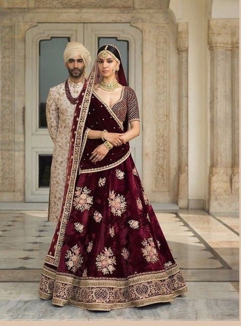 Bridal Lehenga Maroon, Sabyasachi Lehenga Bridal, Orang India, Wedding Bollywood, Choli Design, Sabyasachi Bridal, Pengantin India, Latest Bridal Lehenga, Sabyasachi Lehenga