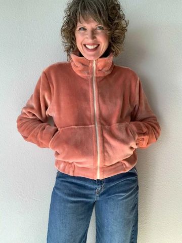 Fleece Jacket Pattern Free, Fleece Jacket Pattern, Sewing Coat, Pattern Hack, Make Your Own Clothes, Jacket Pattern Sewing, Clothes Sewing, Clothes Sewing Patterns, Sherpa Jacket