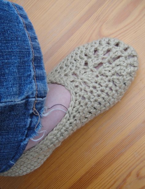 Chrochet Slippers, Mens Slippers Pattern, Crochet Slippers Pattern, Crochet Ballet, Diy Crochet Slippers, Crocheted Slippers, Easy Crochet Slippers, Slipper Pattern, Crochet Slipper