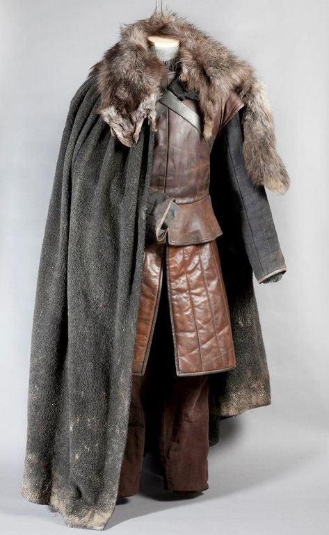 Robb Stark's cloak and riding leathers, Game of Thrones Got Costumes, Game Of Thrones Costumes, Robb Stark, Medieval Clothes, Larp Costume, Leather Armor, Medieval Costume, Game Costumes, Medieval Clothing