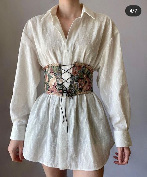 Back Of Corset, Making A Corset, Basic White Shirt, Diy Corset, Corset Fashion Outfits, Corset Outfit, Oversized Shirts, Corset Fashion, Corset Belt