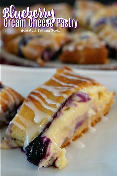 Danish Ring, Blueberry Pastry, Blueberry Treats, Blueberry Desserts Recipes, Blueberry Biscuits, Cream Cheese Pastry, Blueberry Bars, Glo Girl, Breakfast Cheese