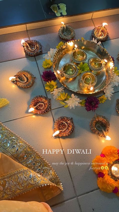 Diya and flower rangoli design Happy Diwali Rangoli With Diya, Happy Diwali Aesthetic Photography, Diwali First Day Rangoli, Flower Rangoli Aesthetic, Diwali Rangoli Designs Aesthetic, Diwali Aesthetic Rangoli, Happy Diwali Rangoli Aesthetic, Diwali Rangoli Aesthetic, Diwali Ideas Decorations