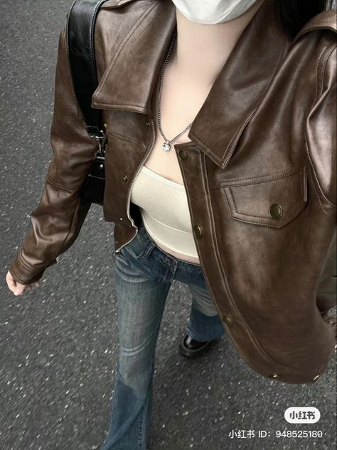 How To Style A Brown Leather Jacket, Autumn Korean Outfit, Girlfriend Outfits, Rockstar Girlfriend, 여름 스타일, Foto Poses, Stil Inspiration, Mein Style, Brown Leather Jacket